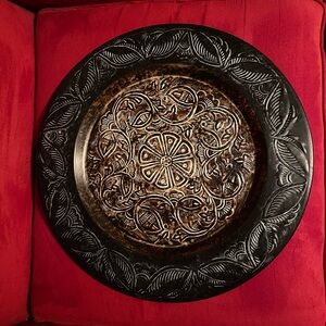 Metal wall hanging with hanger; 18” in diameter